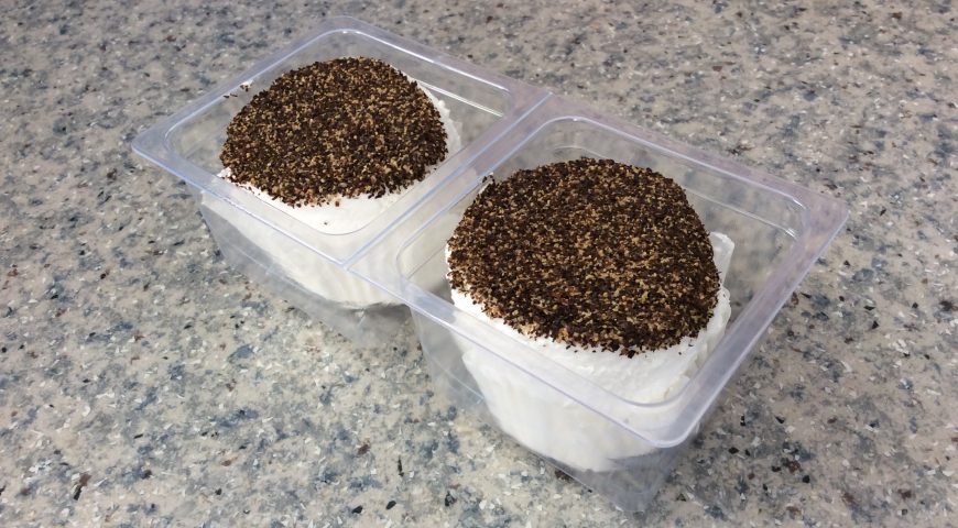 Black pepper-spiced goat cheese – 2 pieces x 100g